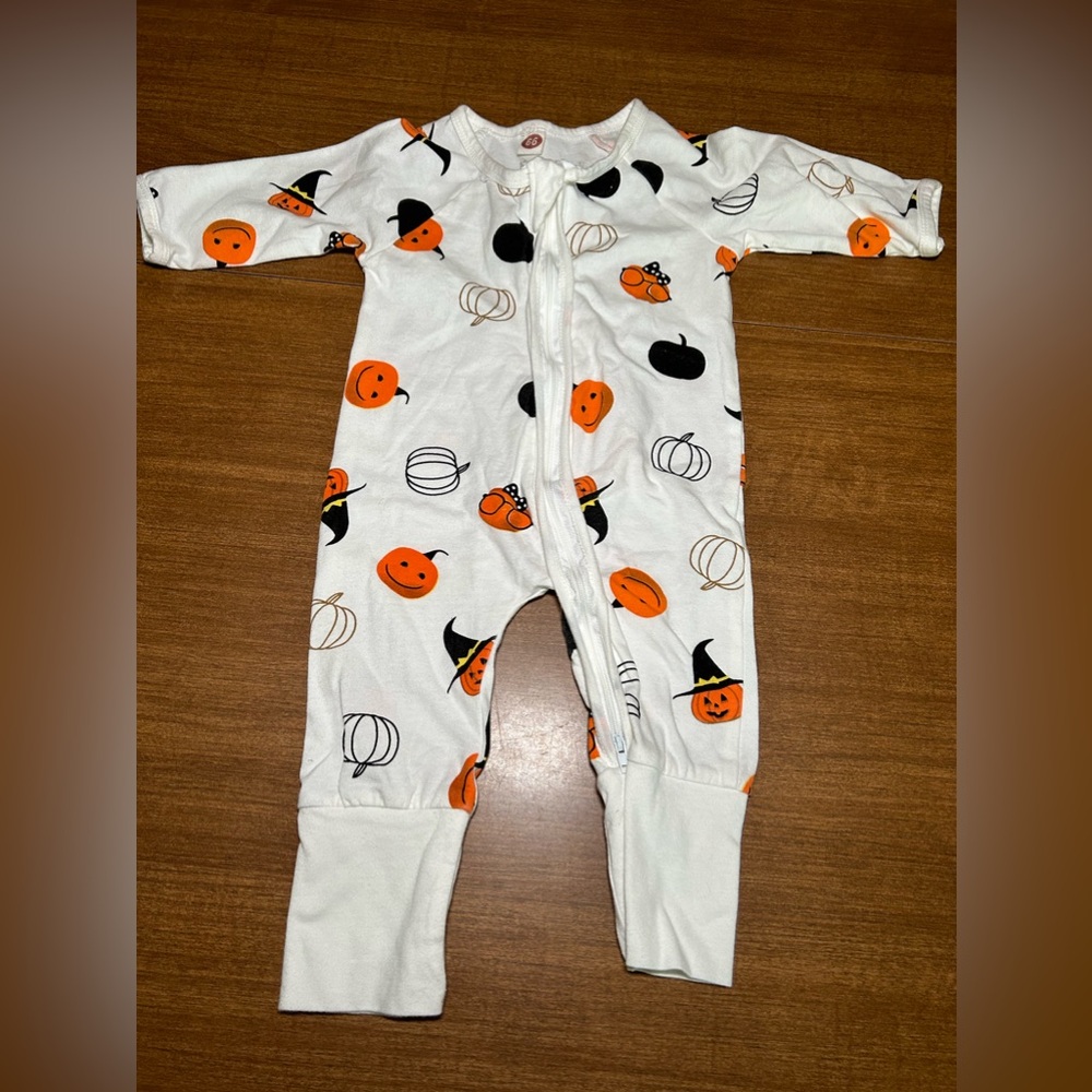 ADORABLE Halloween zip up! 3/6 mo